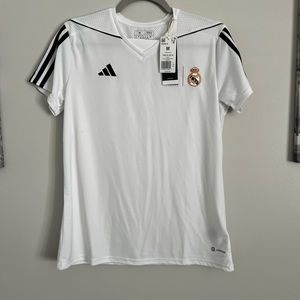 Adidas women’s soccer jersey size medium